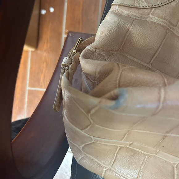 Dooney & Bourke Medium Cinzia Bag cream Croc - Picture 10 of 15